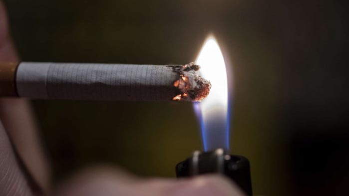 Лекари съветват преболедувалите COVID-19 да спрат цигарите