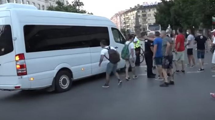 СДВР показа видеоматериали, документирали насилието срещу полицаи (КАДРИ)