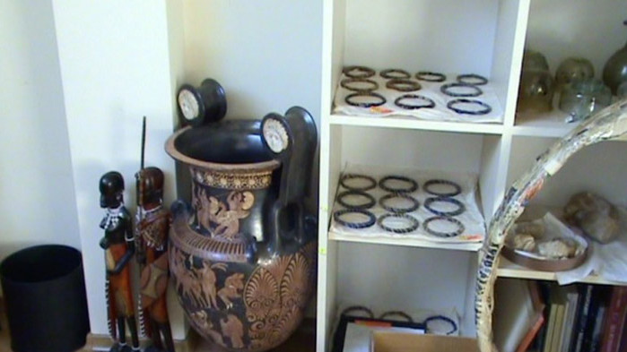 Иззеха още културни ценности от офиса на Васил Божков