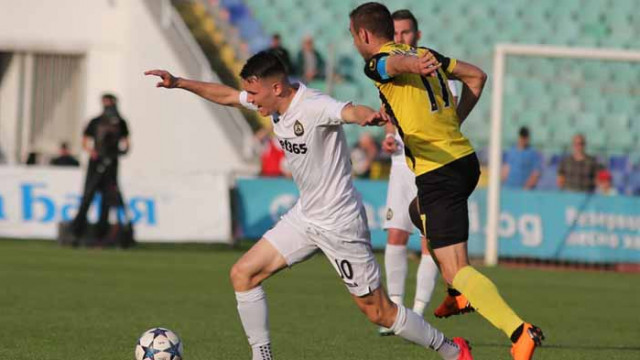 Ботев Пловдив поиска международни съдии за баража със Славия