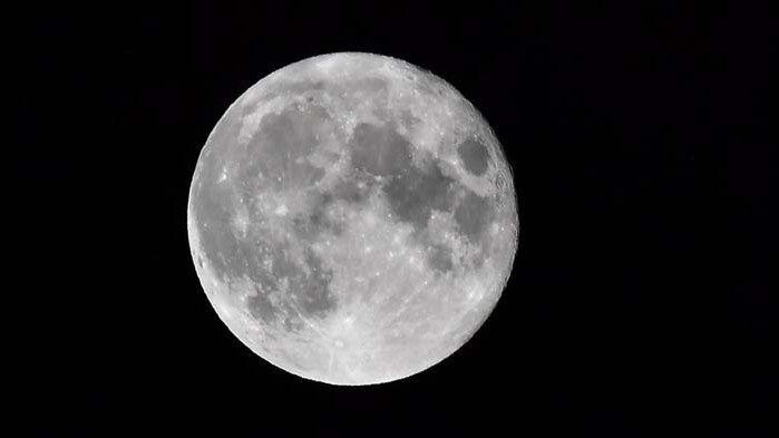 Луната е милиони години по-млада, отколкото се смяташе досега