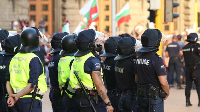 Полицай почина след протестите