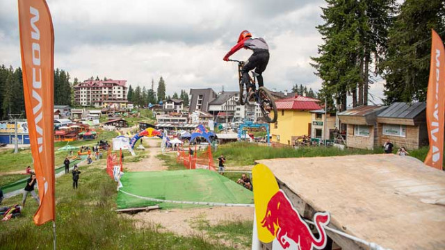 Над 150 състезатели по планинско колоездене мериха сили на Пампорово (СНИМКИ)