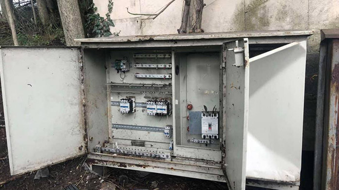 Откраднаха захранващ кабел за осветлението на Аспарухов мост (СНИМКИ)