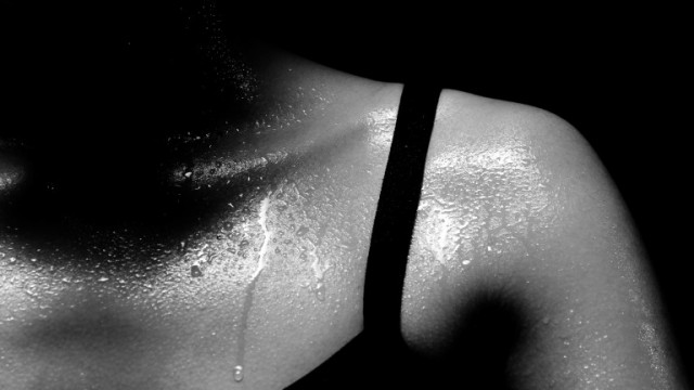 Как изпотяването ни охлажда