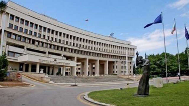 МВнР: Линиите ни са претоварени от денонощни запитвания