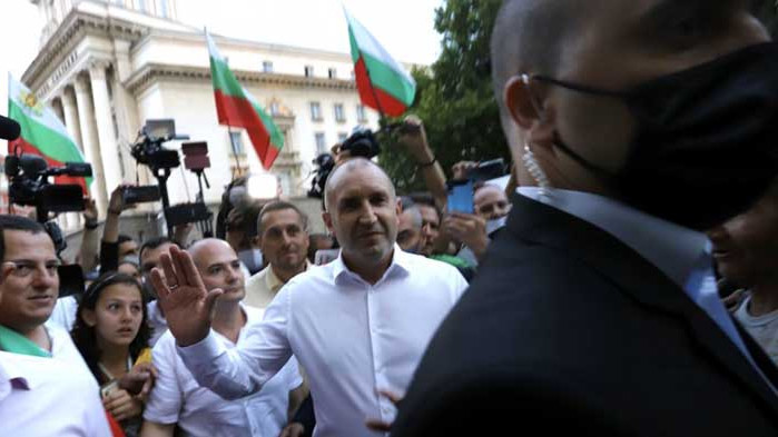 Радев радикализира протеста с тревожна мисъл за своя имунитет