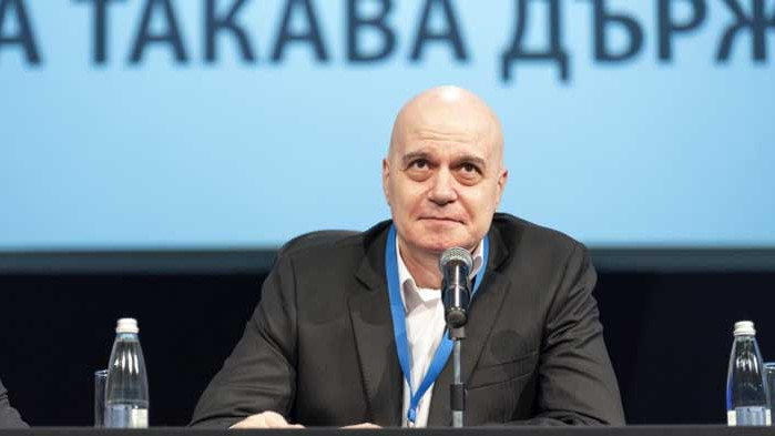 Слави го закъса: Никой не рекламира в телевизията му