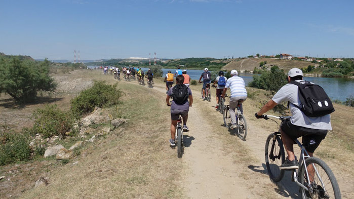 Близо 500 души се включиха във Велообиколката на Варненското езеро тази неделя!