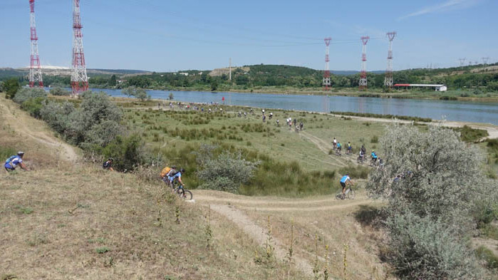 Близо 500 души се включиха във Велообиколката на Варненското езеро тази неделя!
