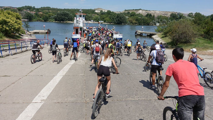 Близо 500 души се включиха във Велообиколката на Варненското езеро тази неделя!