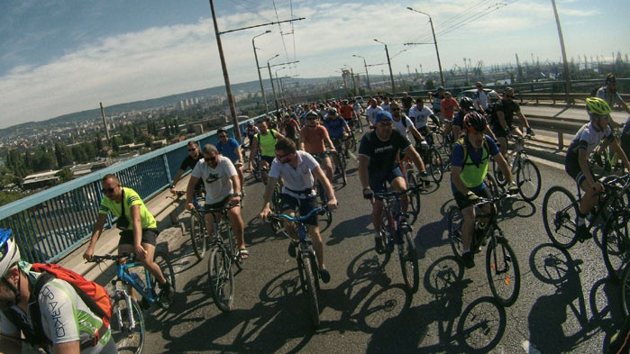 Близо 500 души се включиха във Велообиколката на Варненското езеро тази неделя!