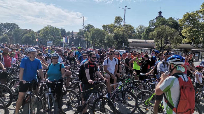 Близо 500 души се включиха във Велообиколката на Варненското езеро тази неделя!