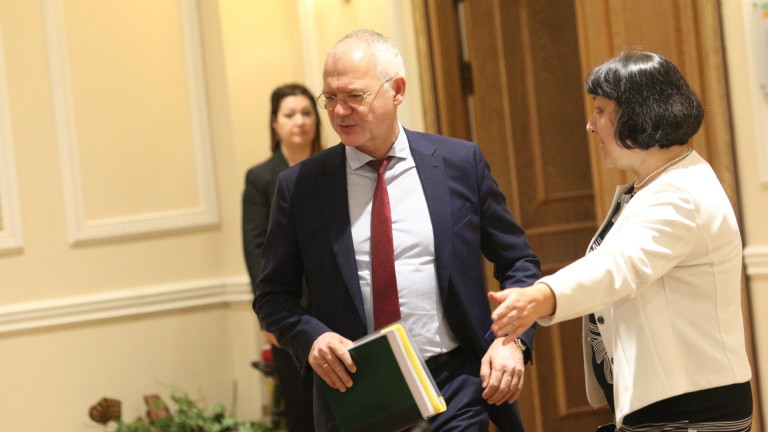 Бизнесът одобрява мерките на властта, иска стратегия