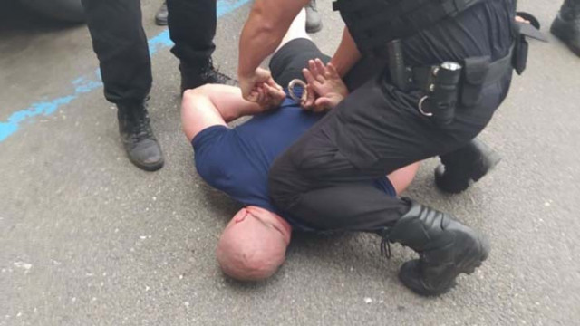 Двама мъже подпалиха колата на 48 годишен помориец