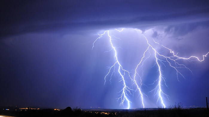 ЕРП Север съветва как да се предпазим при гръмотевични бури