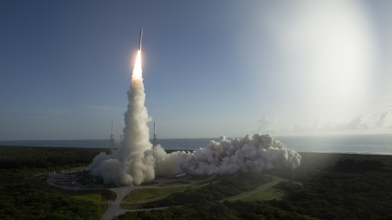 НАСА изстреля апарат към Марс в търсене на доказателства за древен живот (ВИДЕО)