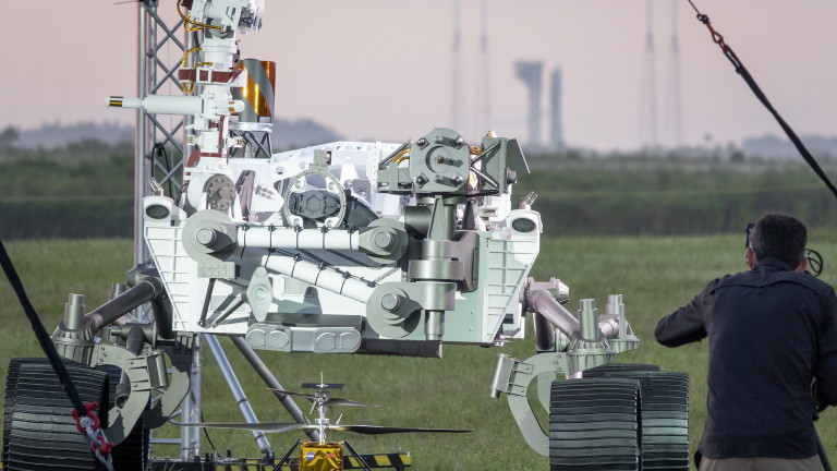 НАСА изстреля апарат към Марс в търсене на доказателства за древен живот (ВИДЕО)