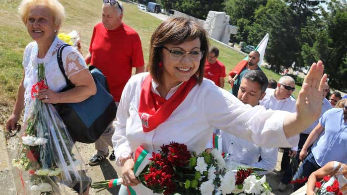 БСП поднесе венци и цветя на паметника на Бузлуджа