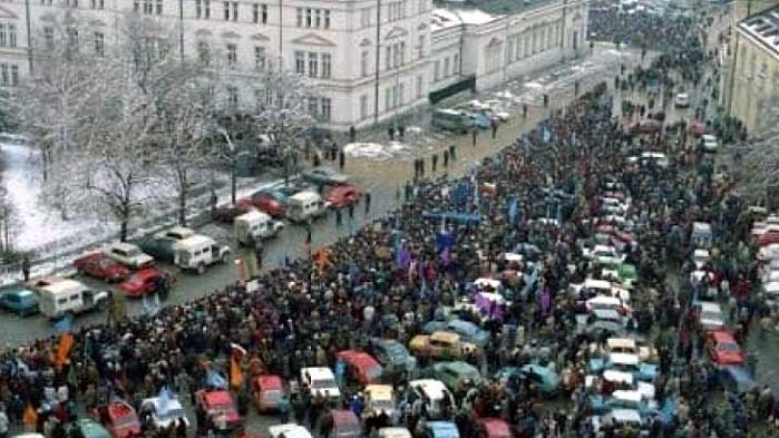 Когато протестирахме срещу БСП през 1997, нямаше социални мрежи, а бяхме 100 пъти повече