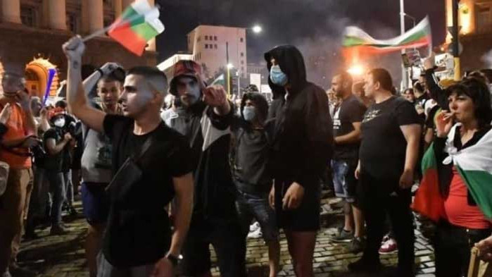 18-годишен протестър обяви, че ще прави партия