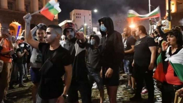 18-годишен протестър обяви, че ще прави партия