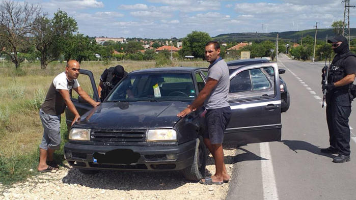 13 души са задържани в хода на специализирана полицейска операция във Варна и областта
