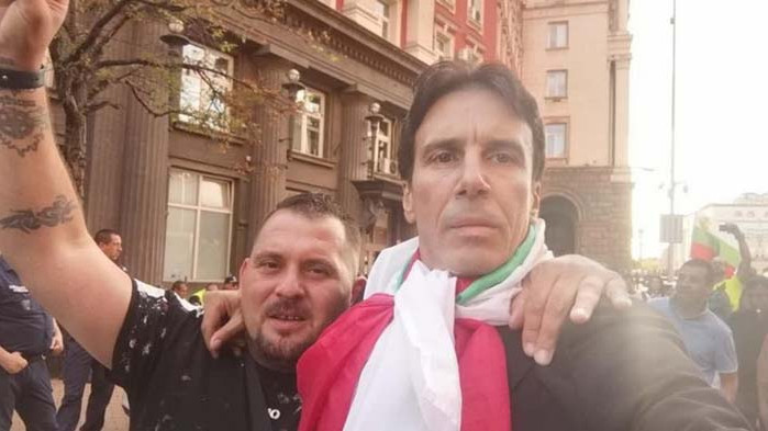 Разкриха се! „Набитите“ протестиращи планират провокацията срещу ГЕРБ, вижте видео