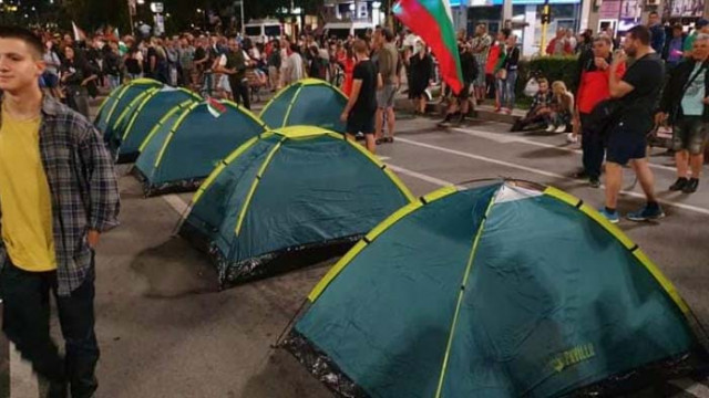 Спонтанната еднаквост