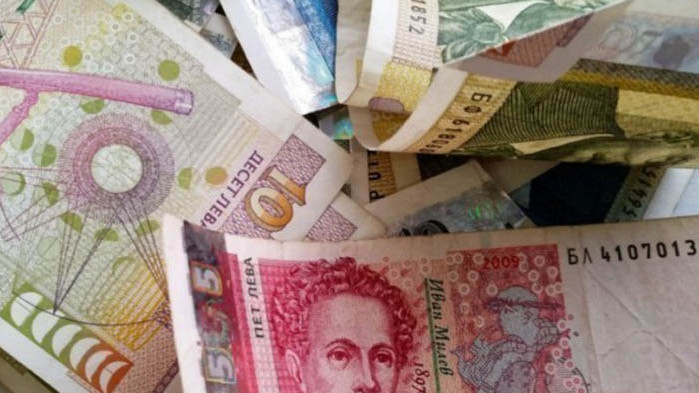 Мним служител на пенсионното измами жена с 3000 лв.