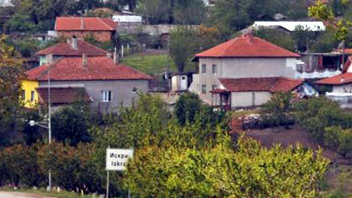 Непълнолетният убиец от с. Искра остава в ареста за постоянно