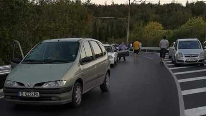 Шепа протестиращи лазят по нервите на изморени варненци