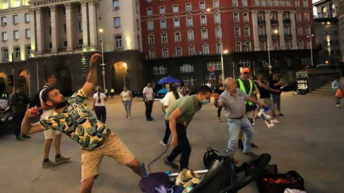 Блокада на „Дунав мост“ и на кръстовището пред Румънското посолство в София