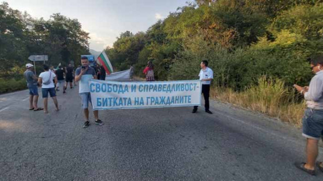 Няколко протестиращи блокираха Хаинбоаз