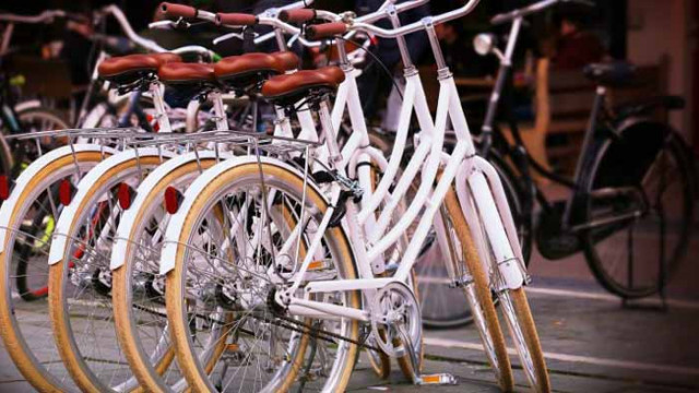 - „Искам колело, искам колело!“ - „Ето – колело!“ - „Не искам колело...!“