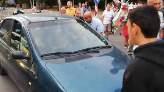 Местят блокадата на кръстовището на ул. "Шипка" във Варна