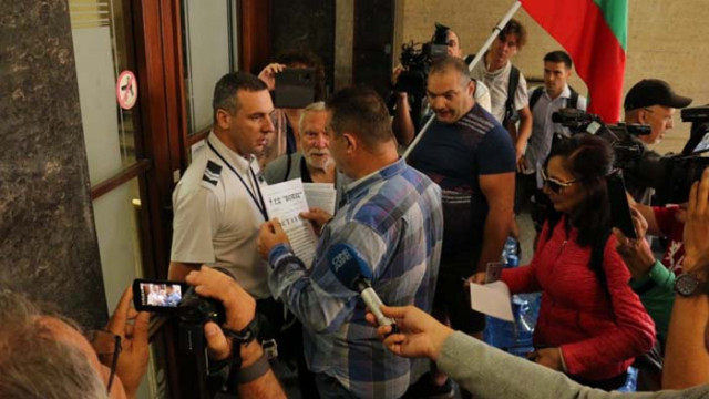 Протестиращи нахлуха в Министерството на правосъдието