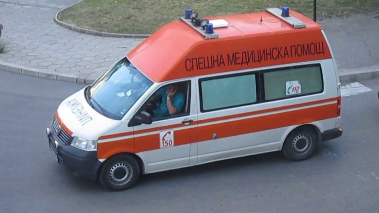 Борят се за живота на 2-годишно дете, паднало от тераса в Златоград