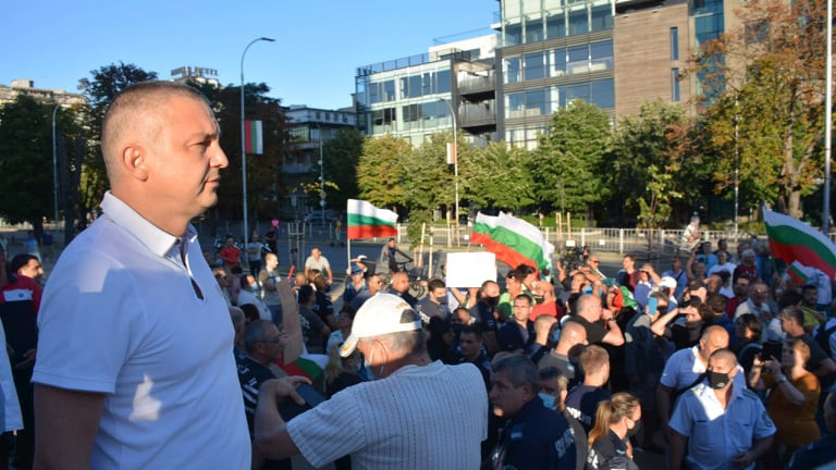 Радев, Варна не те иска!