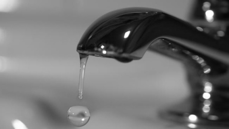 Амортизиран водопровод държи на сухо три ямболски села
