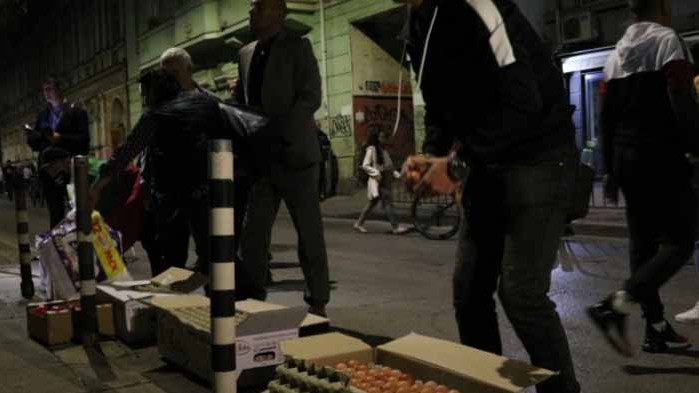 Вандалщина: Протестиращите правиха „омлет“ по сградата на МВР (СНИМКИ)