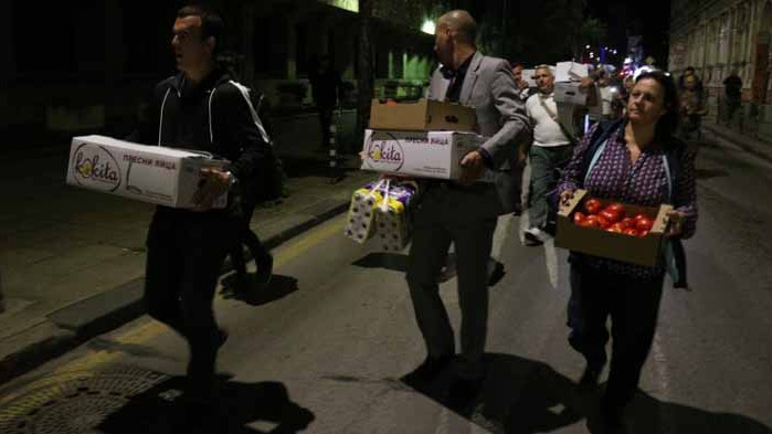 Вандалщина: Протестиращите правиха „омлет“ по сградата на МВР (СНИМКИ)