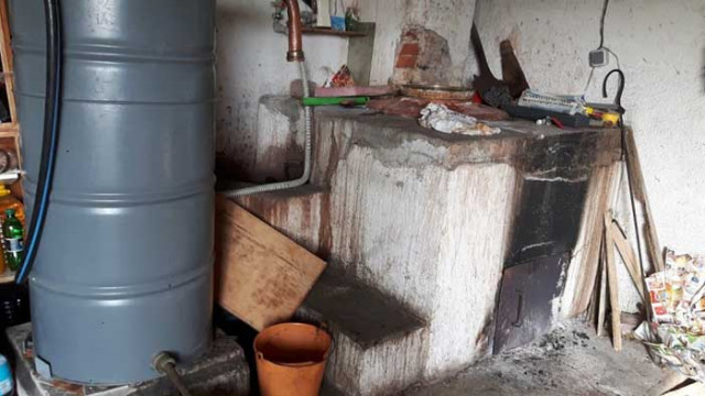 Полицаи откриха незаконен казан за варене на ракия в жк. "Обеля"